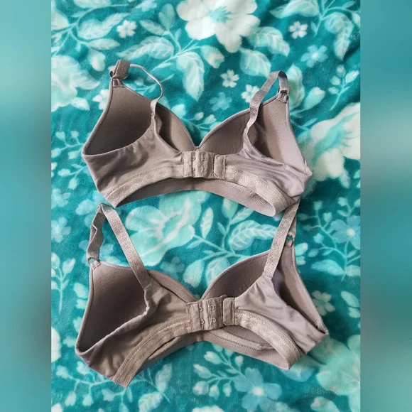 2 Underwire Free Bras - Picture 2 of 4